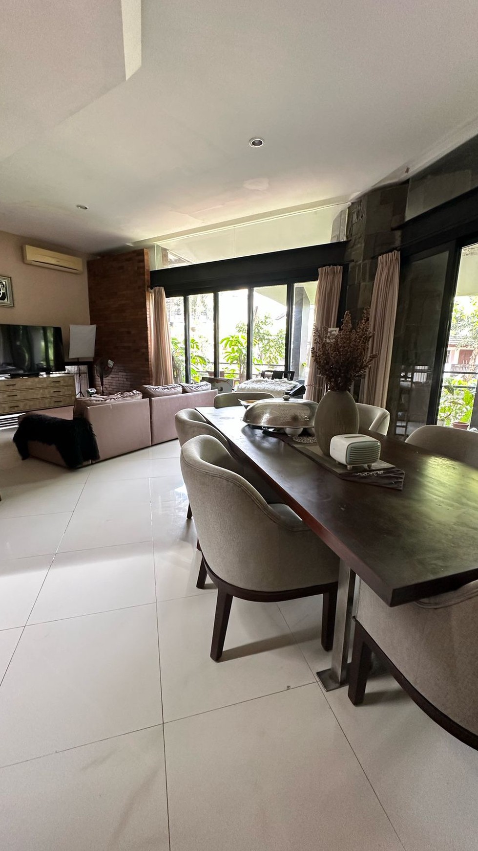 Rumah Megah Modern Siap Huni dan Hunian Nyaman @Sektor 9, Bintaro.