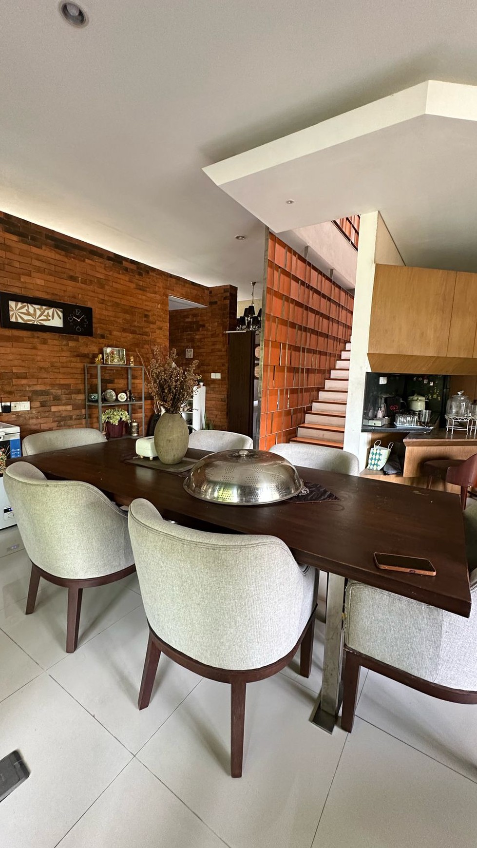 Rumah Megah Modern Siap Huni dan Hunian Nyaman @Sektor 9, Bintaro.