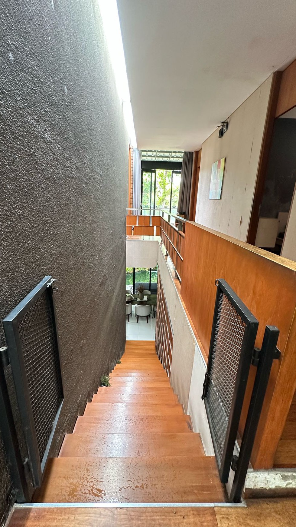 Rumah Megah Modern Siap Huni dan Hunian Nyaman @Sektor 9, Bintaro.