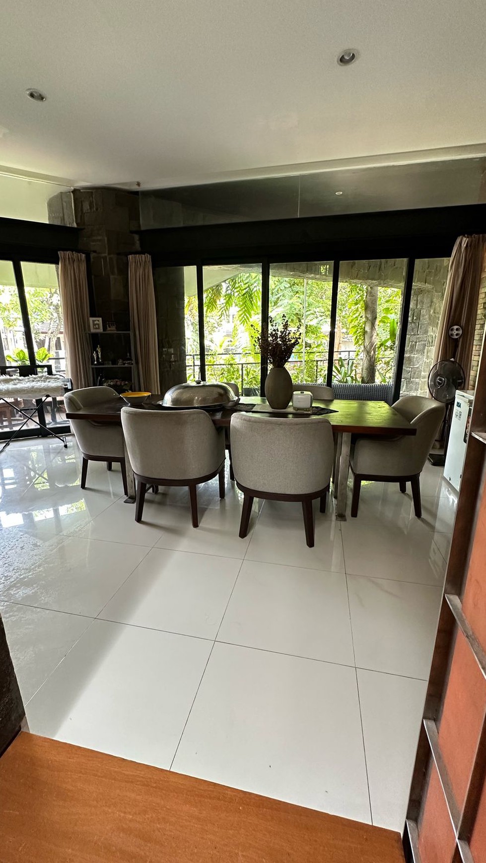 Rumah Megah Modern Siap Huni dan Hunian Nyaman @Sektor 9, Bintaro.