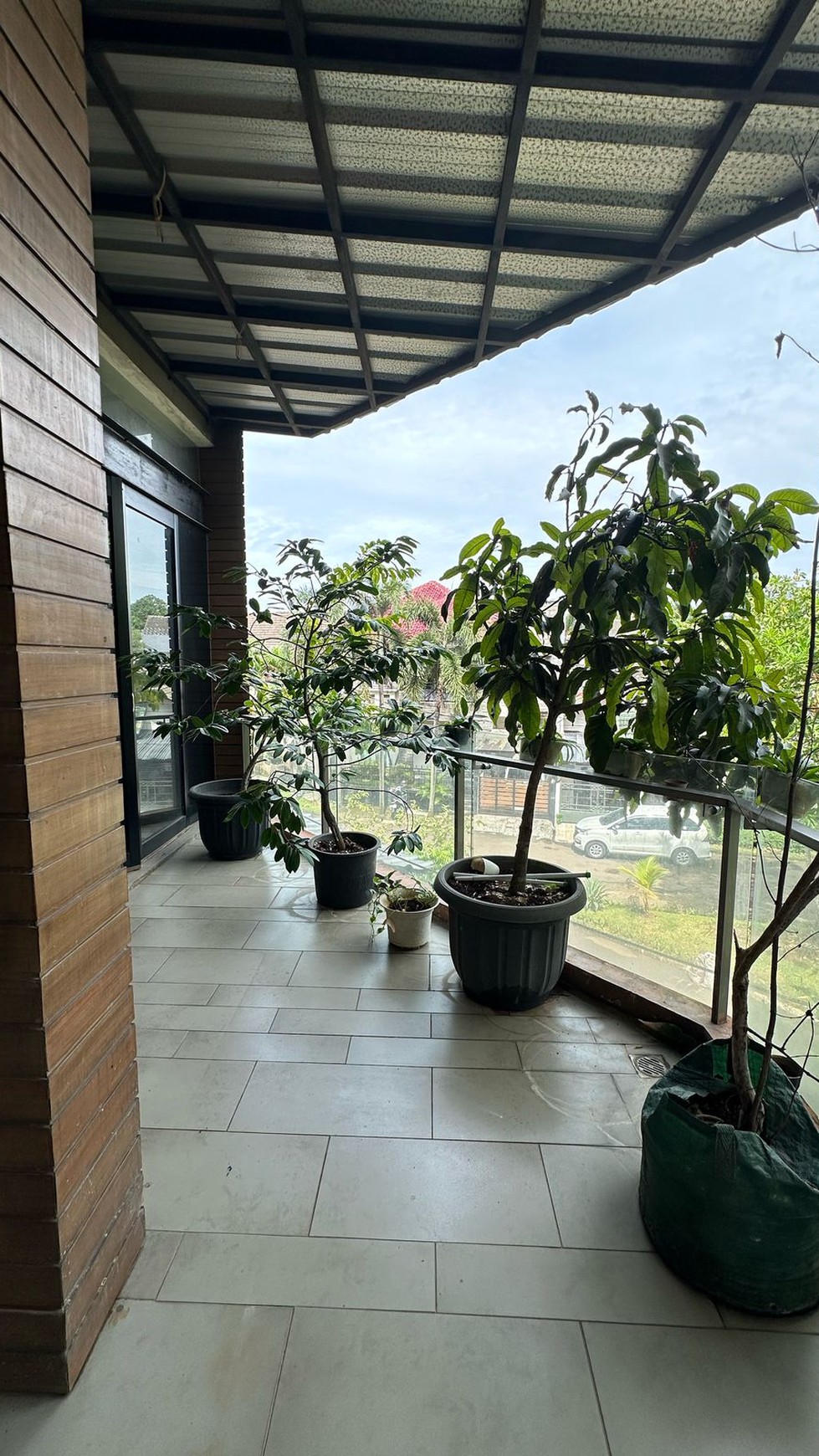 Rumah Megah Modern Siap Huni dan Hunian Nyaman @Sektor 9, Bintaro.