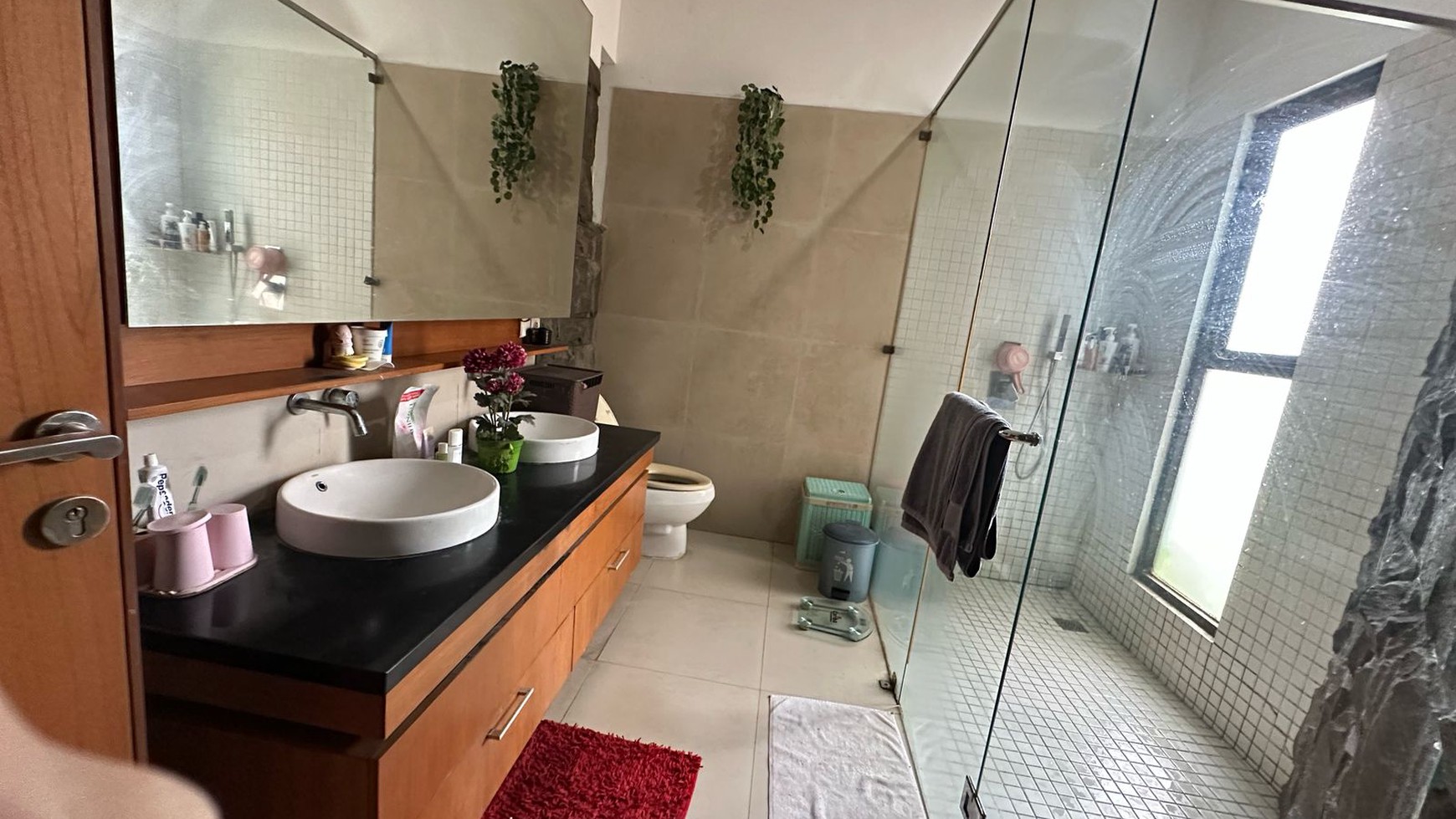 Rumah Megah Modern Siap Huni dan Hunian Nyaman @Sektor 9, Bintaro.