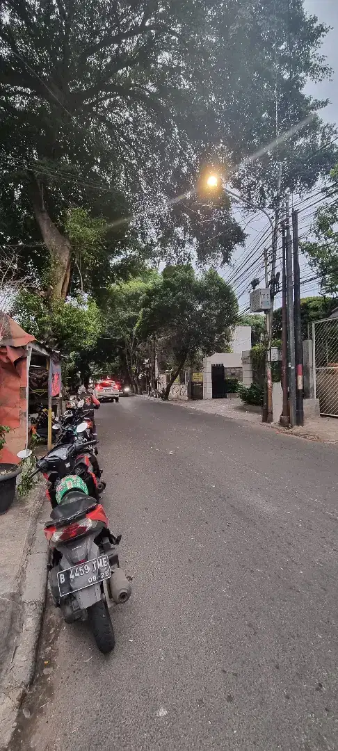 Flash Sale. Rumah pinggir jln Kuningan Kasablanka, Jakarta Selatan