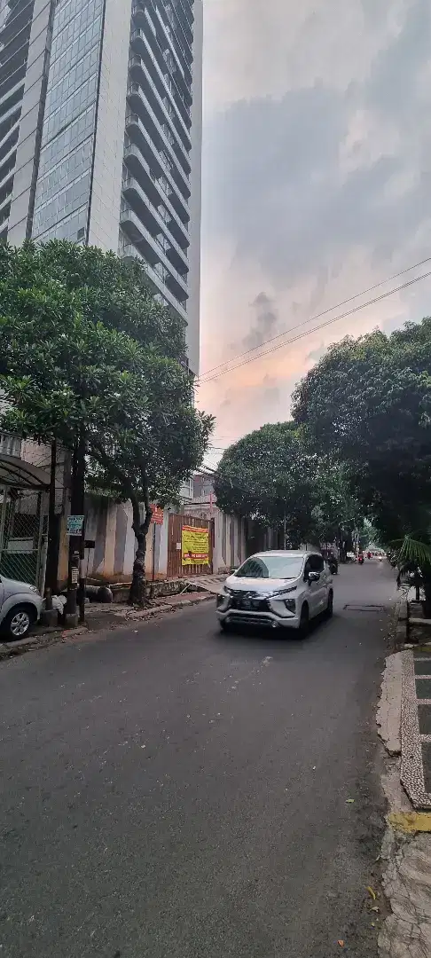 Flash Sale. Rumah pinggir jln Kuningan Kasablanka, Jakarta Selatan