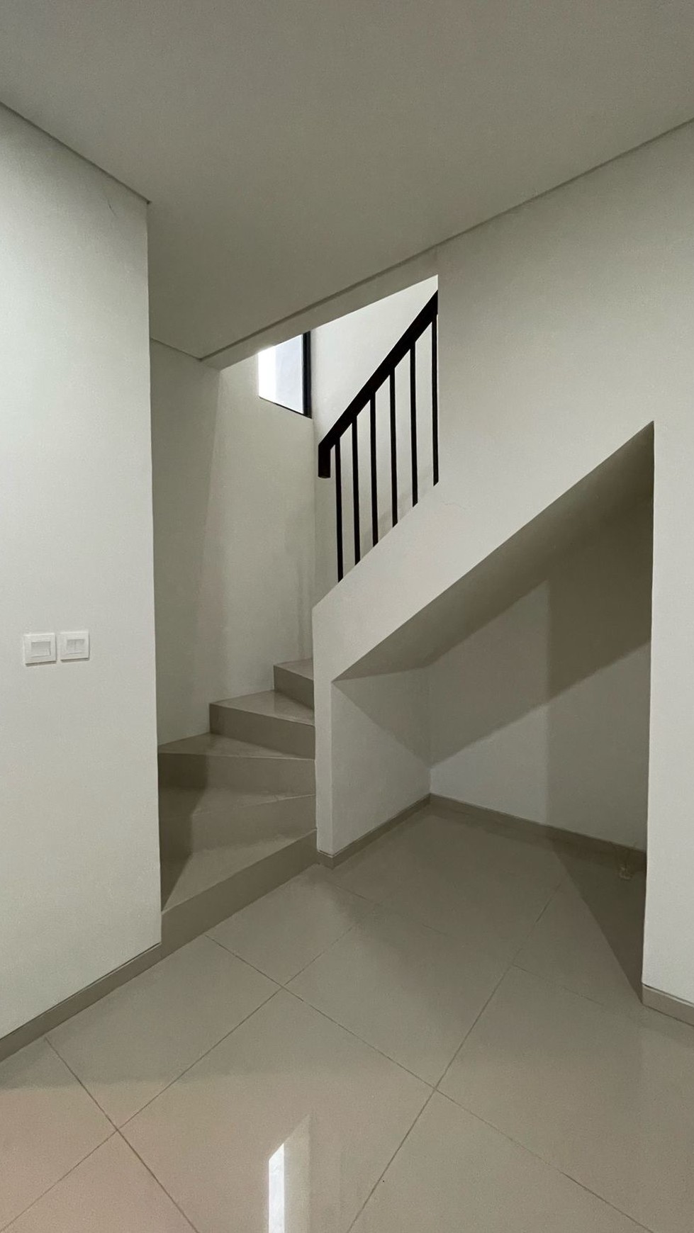 Flash Sale. Rumah bagus Hyra at Melia Graha Raya, Bintaro