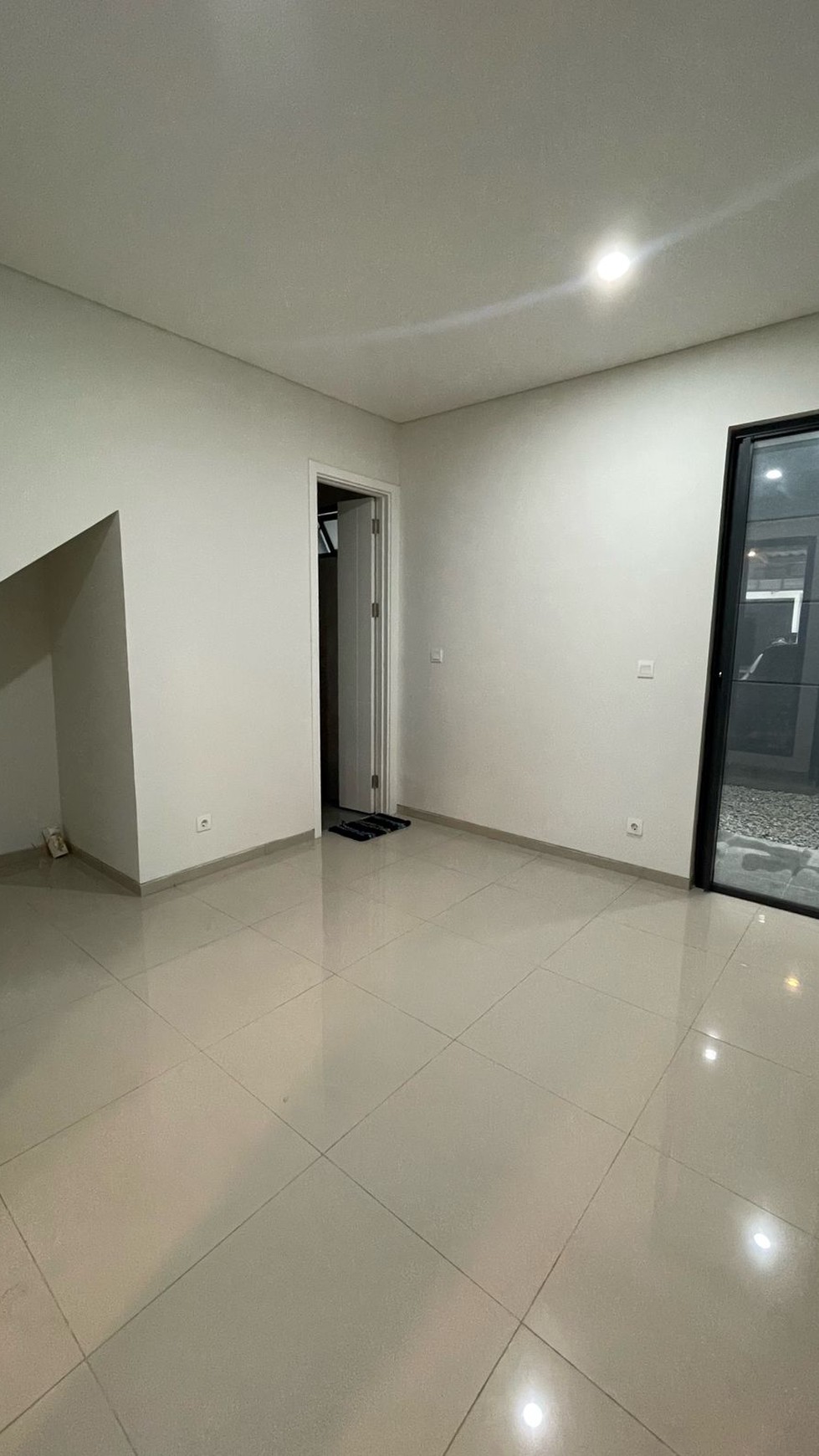 Flash Sale. Rumah bagus Hyra at Melia Graha Raya, Bintaro