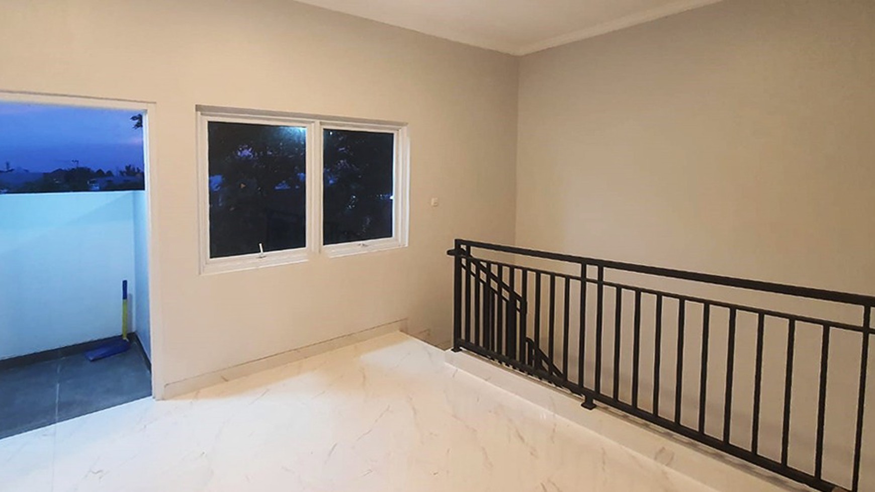 Flash Sale. Rumah bagus D'Alikha Residence, Ciledug