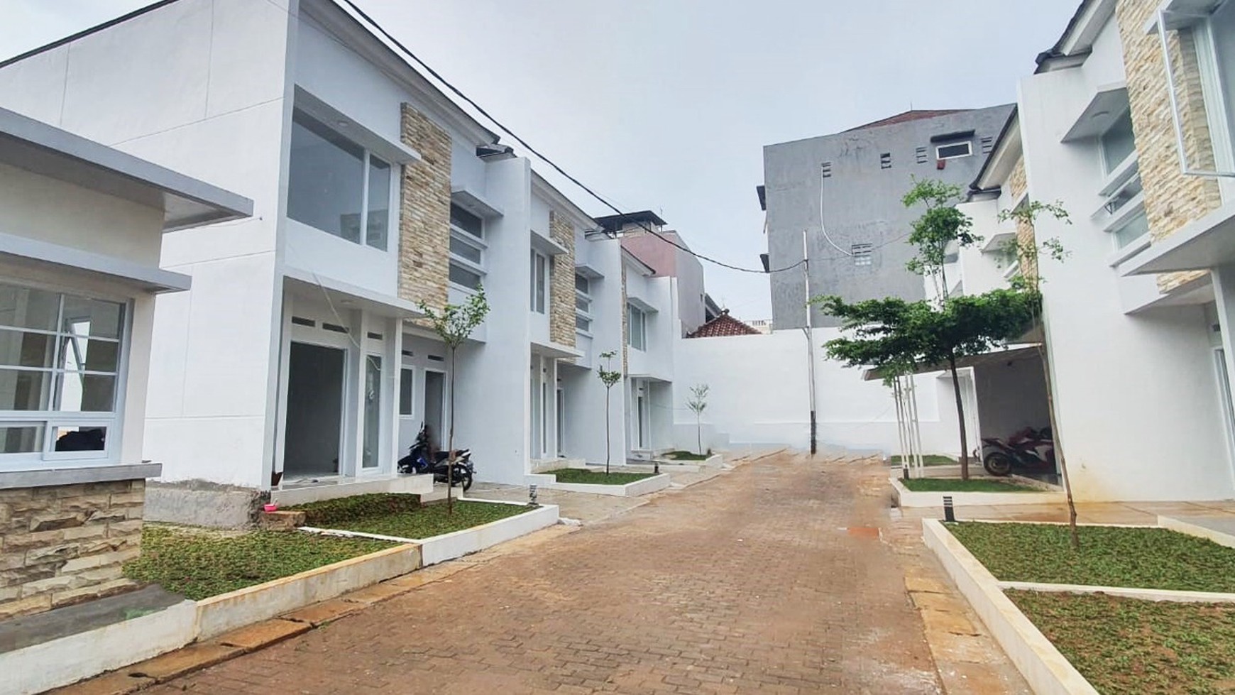 Flash Sale. Rumah bagus D'Alikha Residence, Ciledug