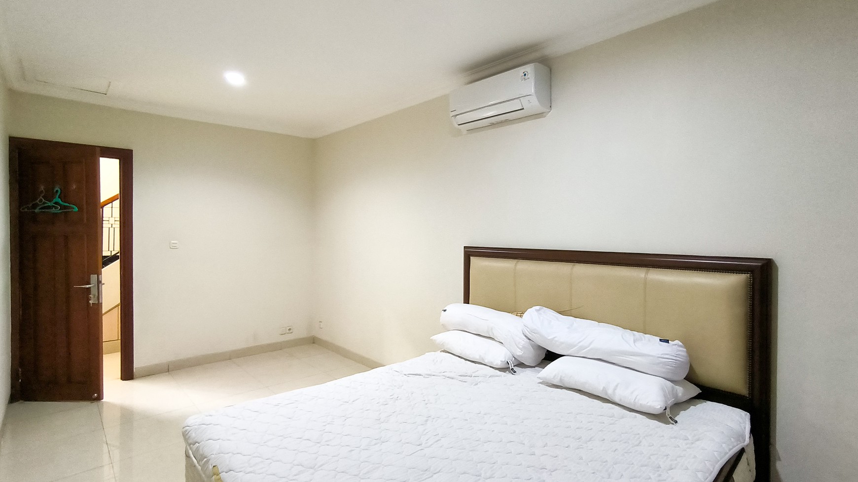 Rumah Bagus Dengan Kolam Renang Di Menteng Residence Bintaro