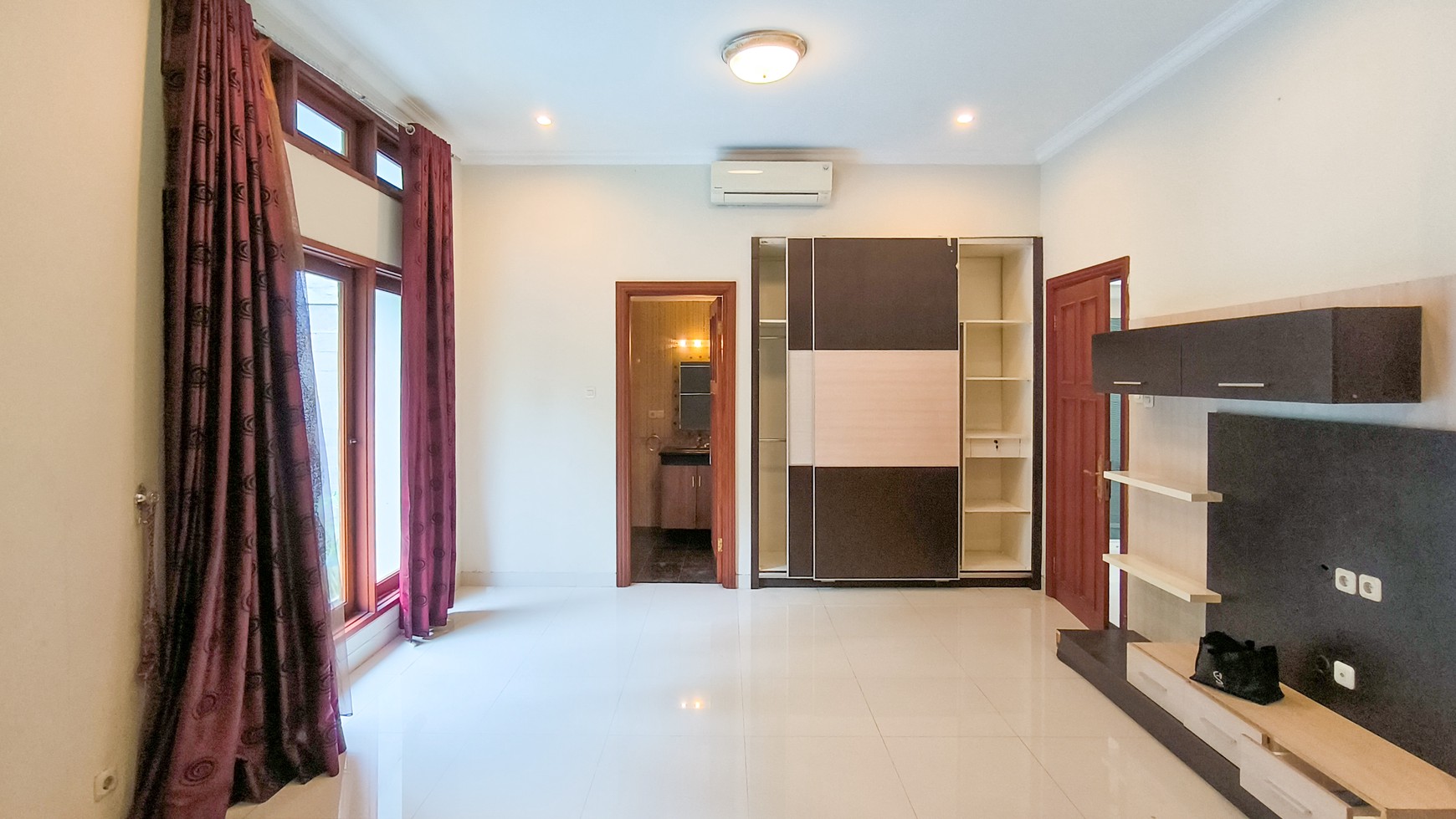 Rumah Bagus Dengan Kolam Renang Di Menteng Residence Bintaro