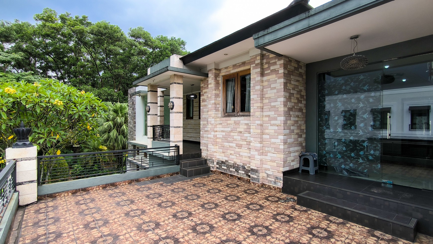 Rumah Bagus Dengan Kolam Renang Di Menteng Residence Bintaro
