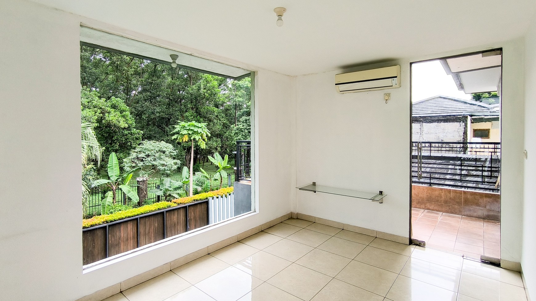 Rumah Bagus Dengan Kolam Renang Di Menteng Residence Bintaro
