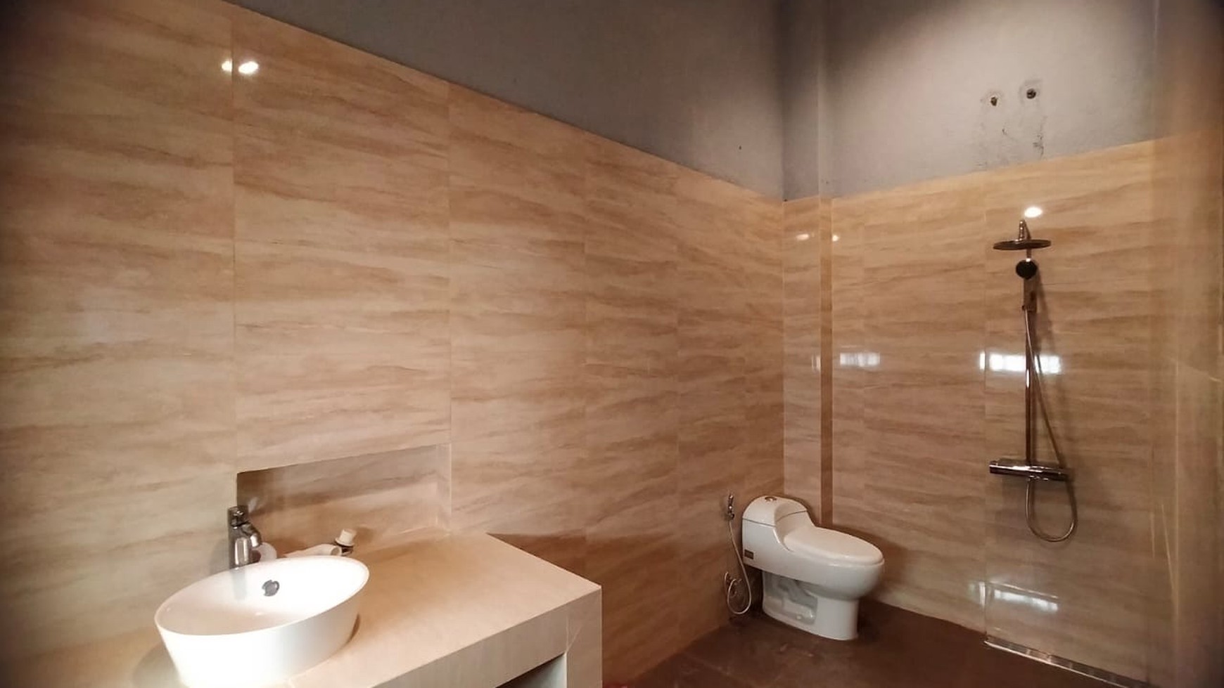 Rumah Lokasi Strategis di Pinggir Jalan Raya @Pondok Labu Cilandak