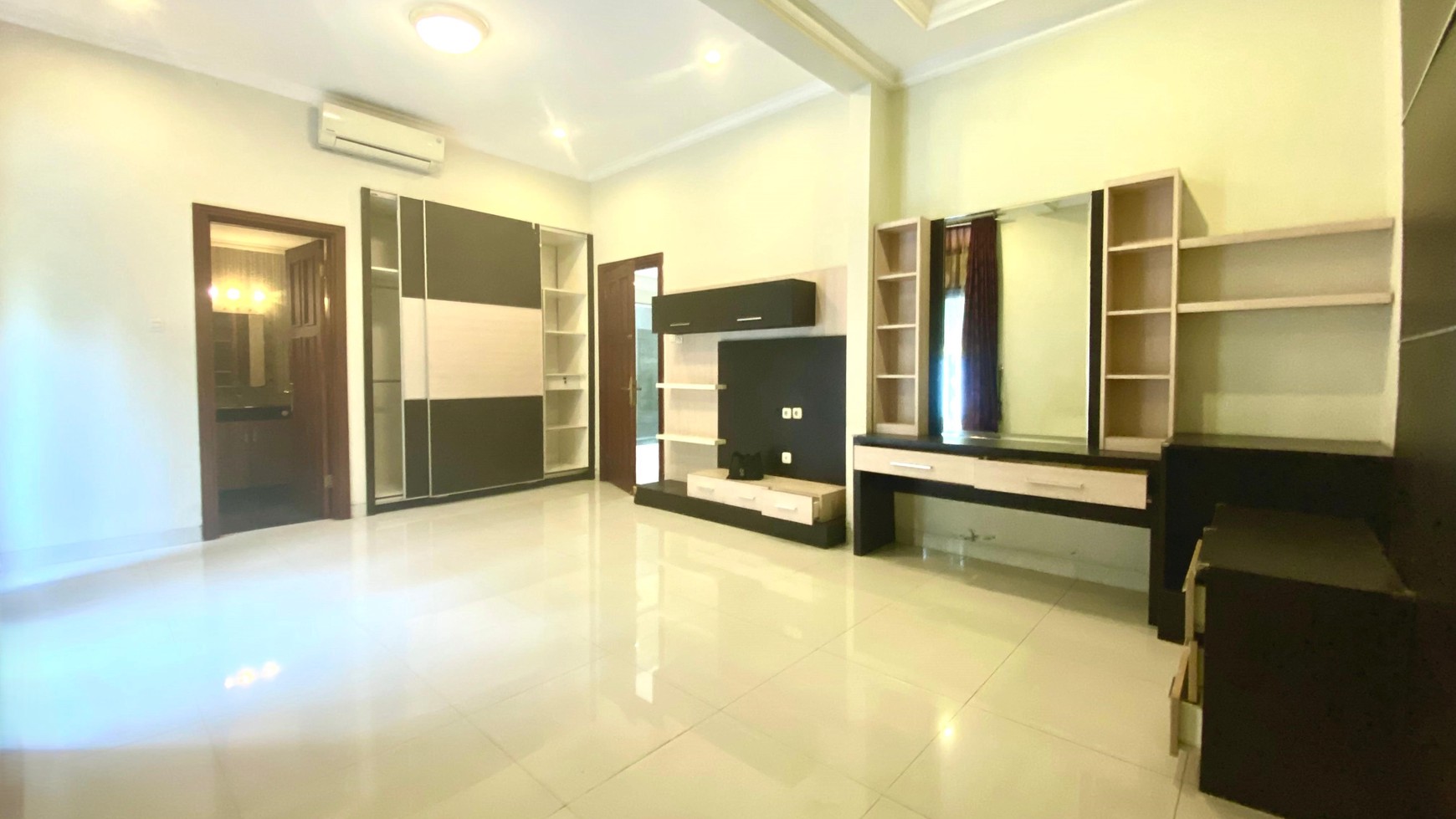 Rumah Lux Hoek Siap Huni di Menteng Bintaro
