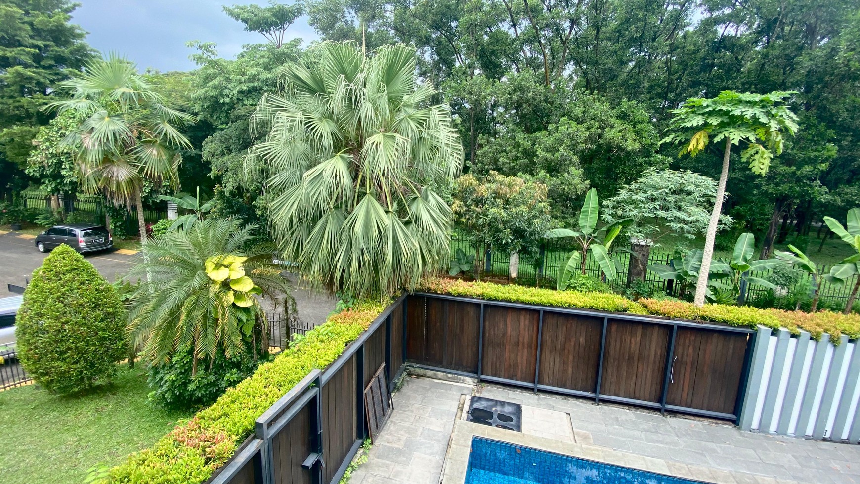 Rumah Lux Hoek Siap Huni di Menteng Bintaro