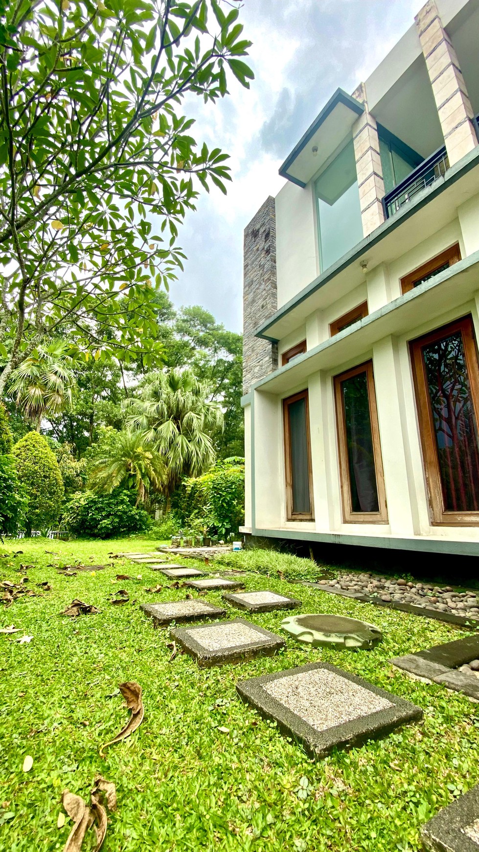 Rumah Lux Hoek Siap Huni di Menteng Bintaro