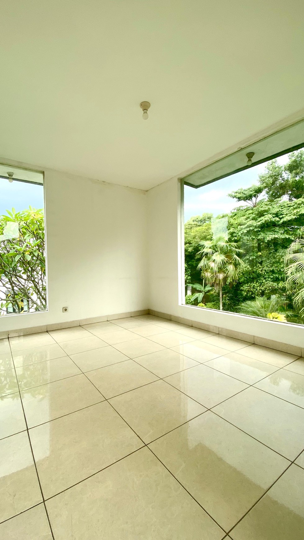 Rumah Lux Hoek Siap Huni di Menteng Bintaro