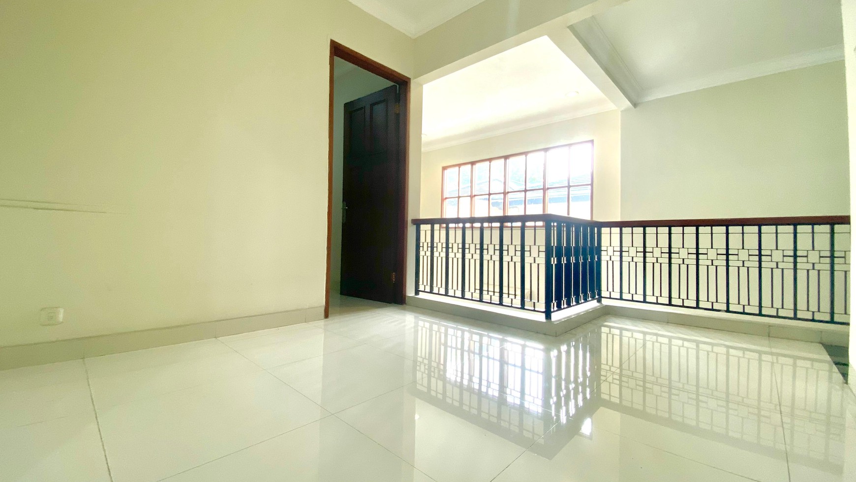Rumah Lux Hoek Siap Huni di Menteng Bintaro