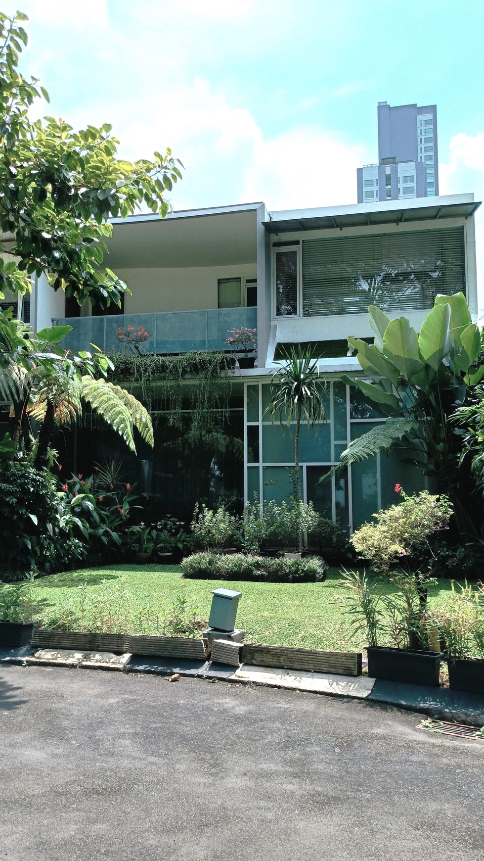 Rumah Lux siap huni di Senayan Bintaro