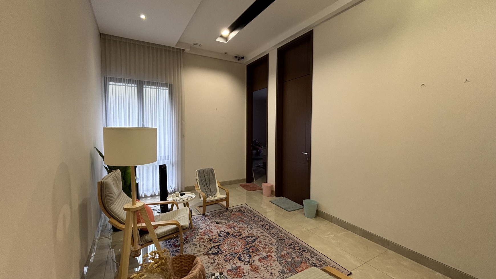 Rumah Atherton 3 Lantai di Kota Wisata