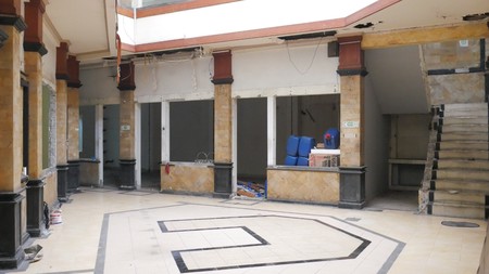 Di Jual Rumah Hoek Bangunan Lama Jl.Wijaya I Petogogan JAKSEL