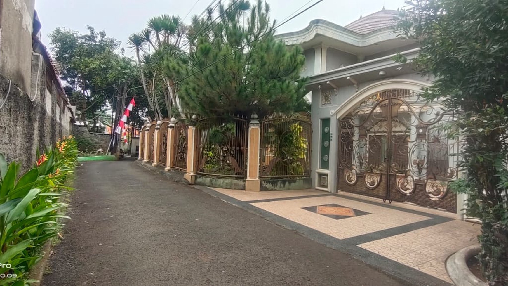 Rumah Asri Siap Huni LT 1073 m2 di Lingkungan Komplek Yang Nyaman