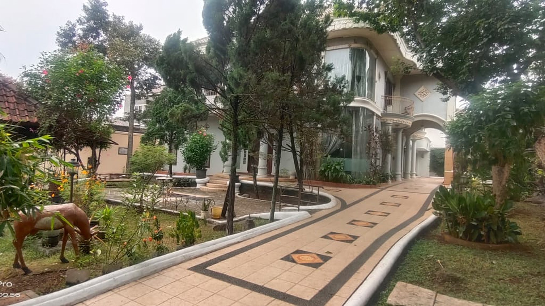 Rumah Asri Siap Huni LT 1073 m2 di Lingkungan Komplek Yang Nyaman