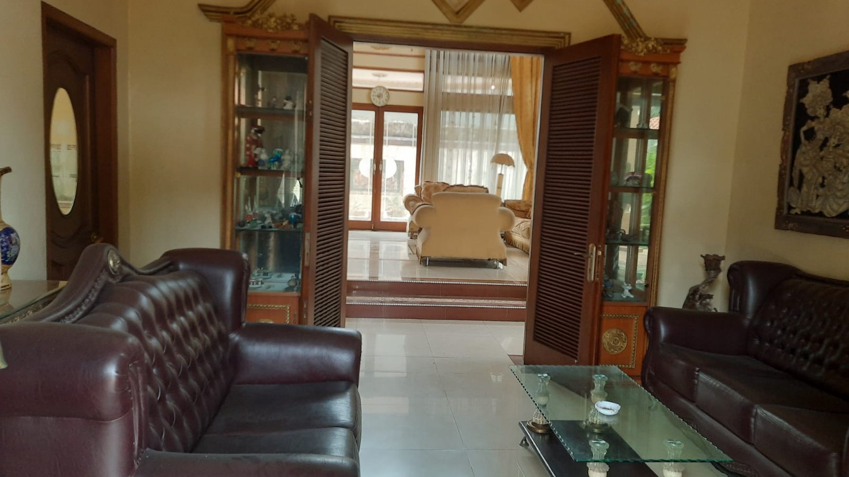 Rumah Asri Siap Huni LT 1073 m2 di Lingkungan Komplek Yang Nyaman