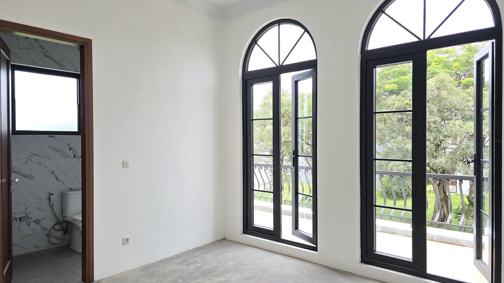 Dijual Brand New House American Classic Design The ICON BSD City