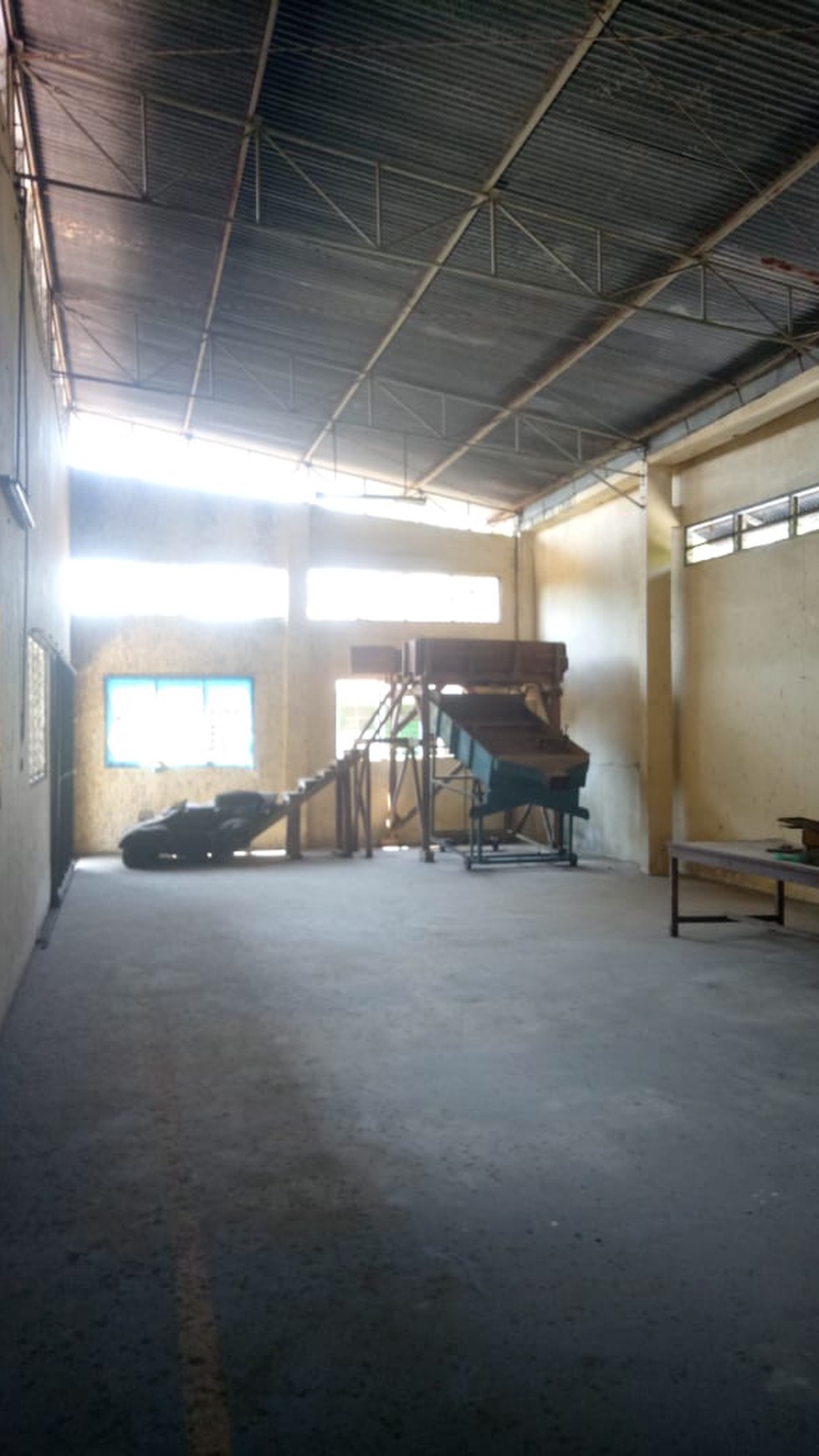 Huge potential for this warehouse/land for sale direct access on the Singaraja main road
