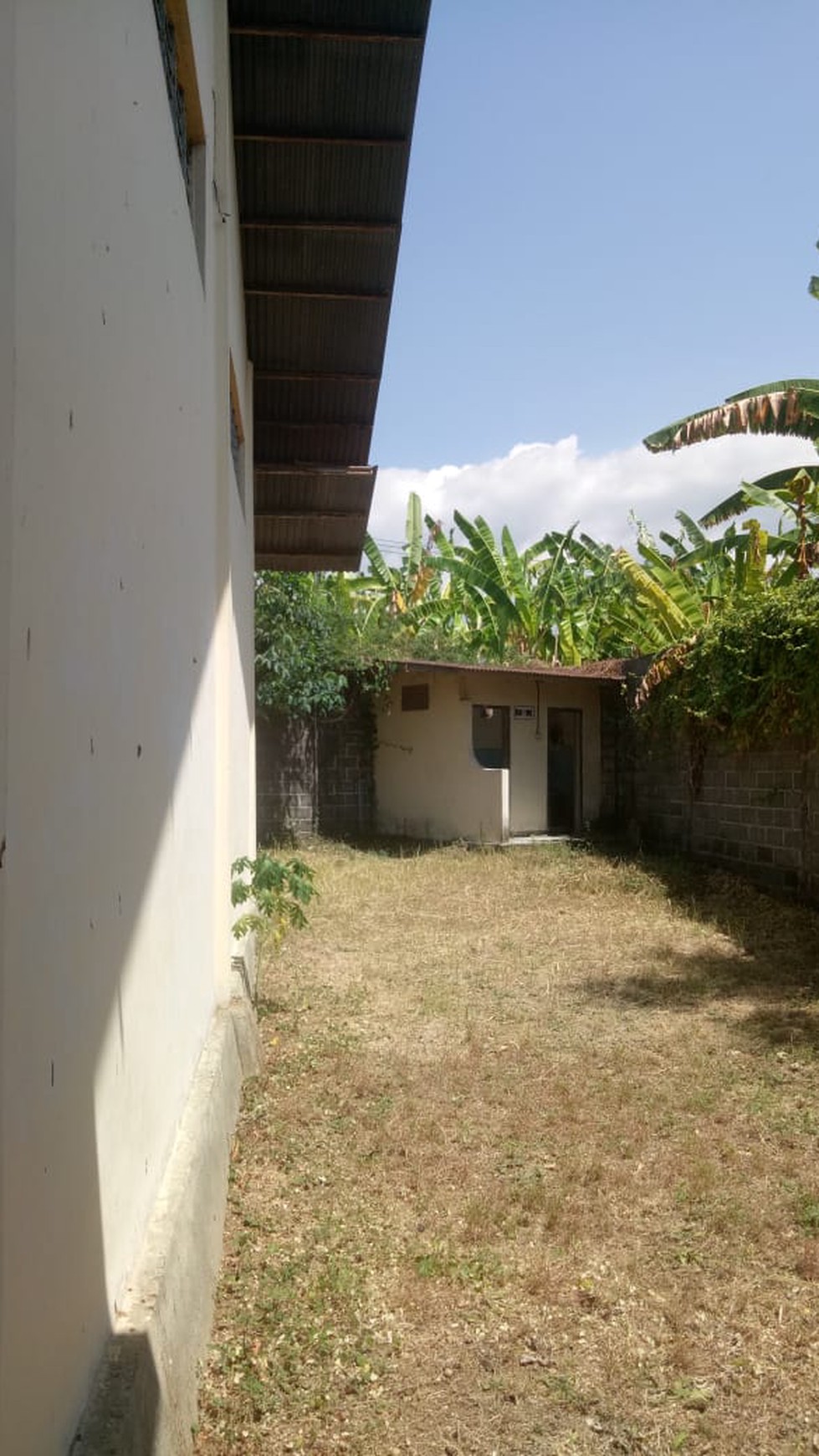 Huge potential for this warehouse/land for sale direct access on the Singaraja main road