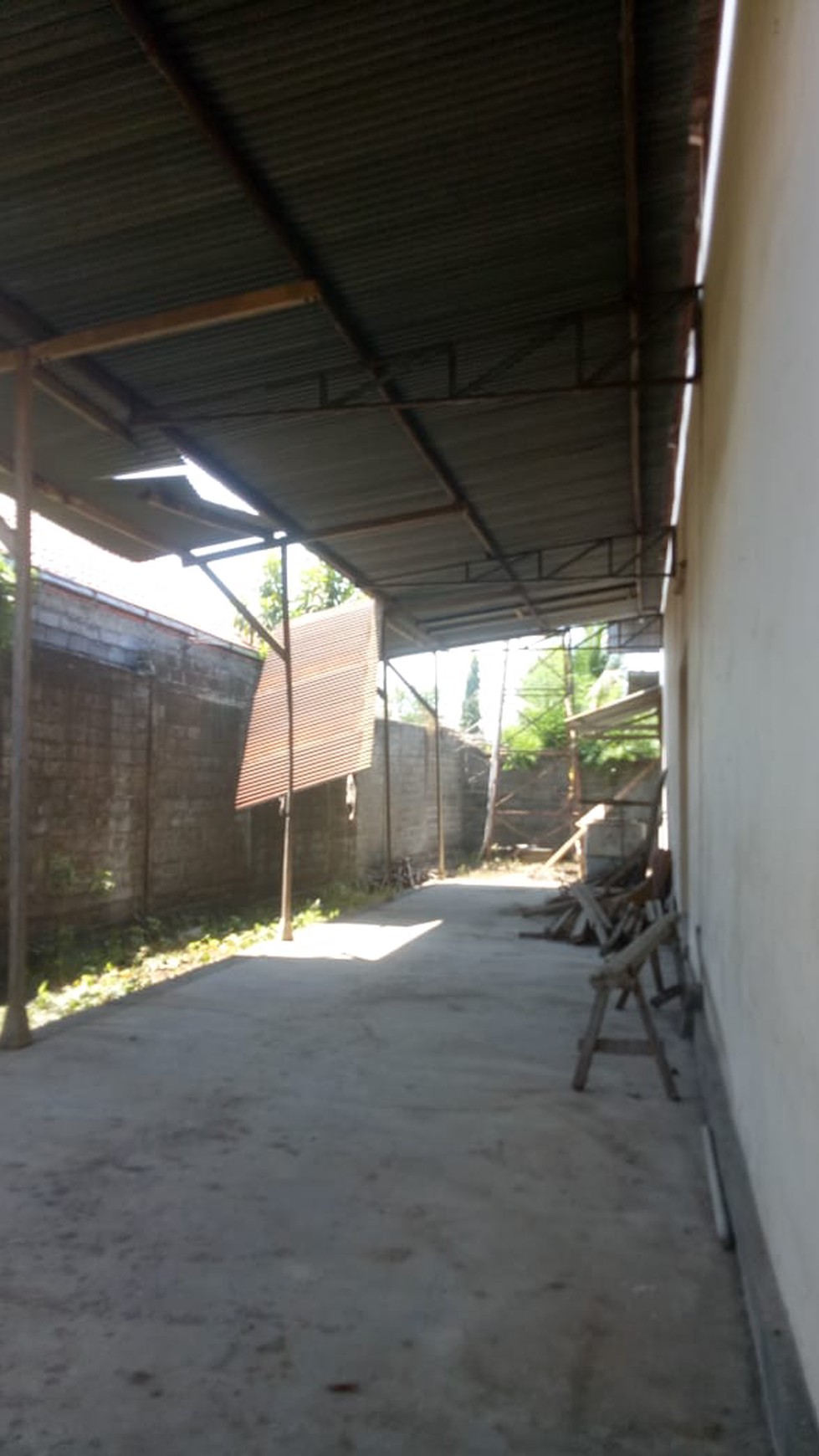 Huge potential for this warehouse/land for sale direct access on the Singaraja main road