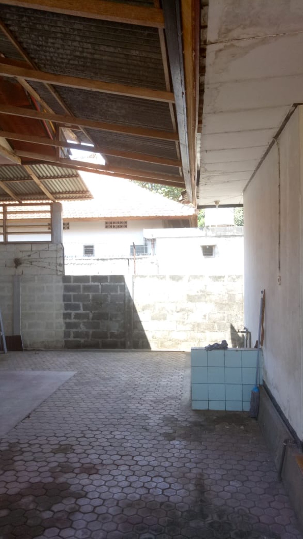 Huge potential for this warehouse/land for sale direct access on the Singaraja main road