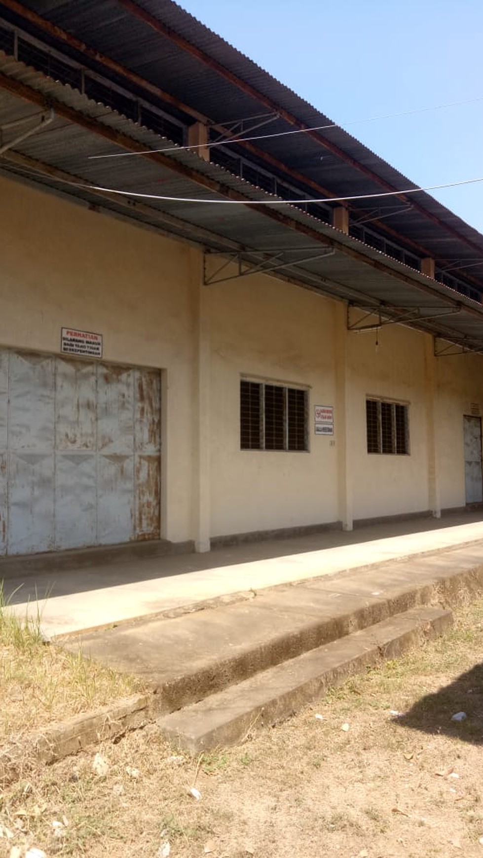 Huge potential for this warehouse/land for sale direct access on the Singaraja main road
