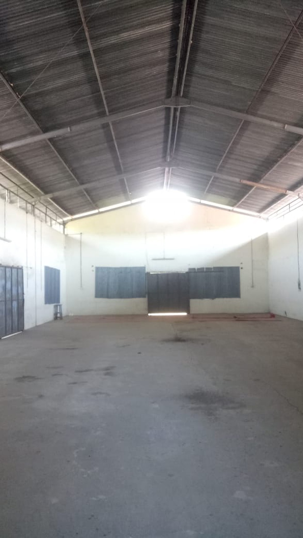 Huge potential for this warehouse/land for sale direct access on the Singaraja main road