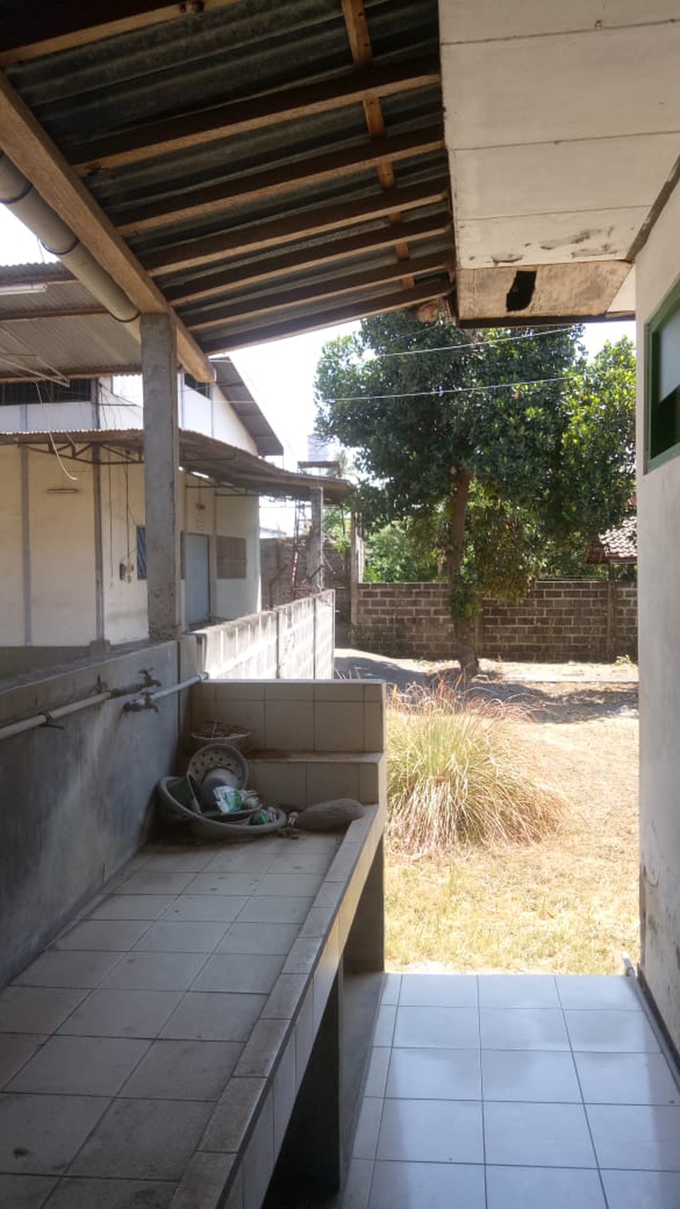 Huge potential for this warehouse/land for sale direct access on the Singaraja main road