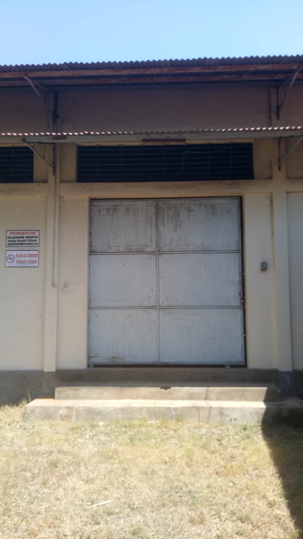 Huge potential for this warehouse/land for sale direct access on the Singaraja main road
