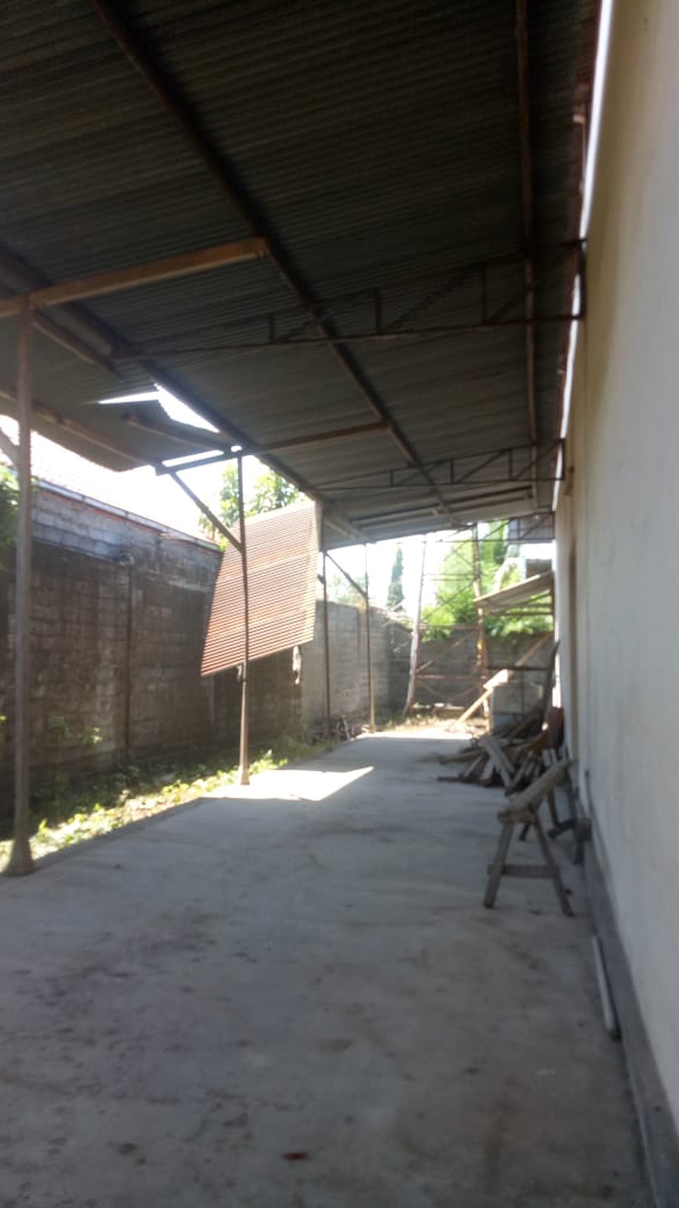 Huge potential for this warehouse/land for sale direct access on the Singaraja main road