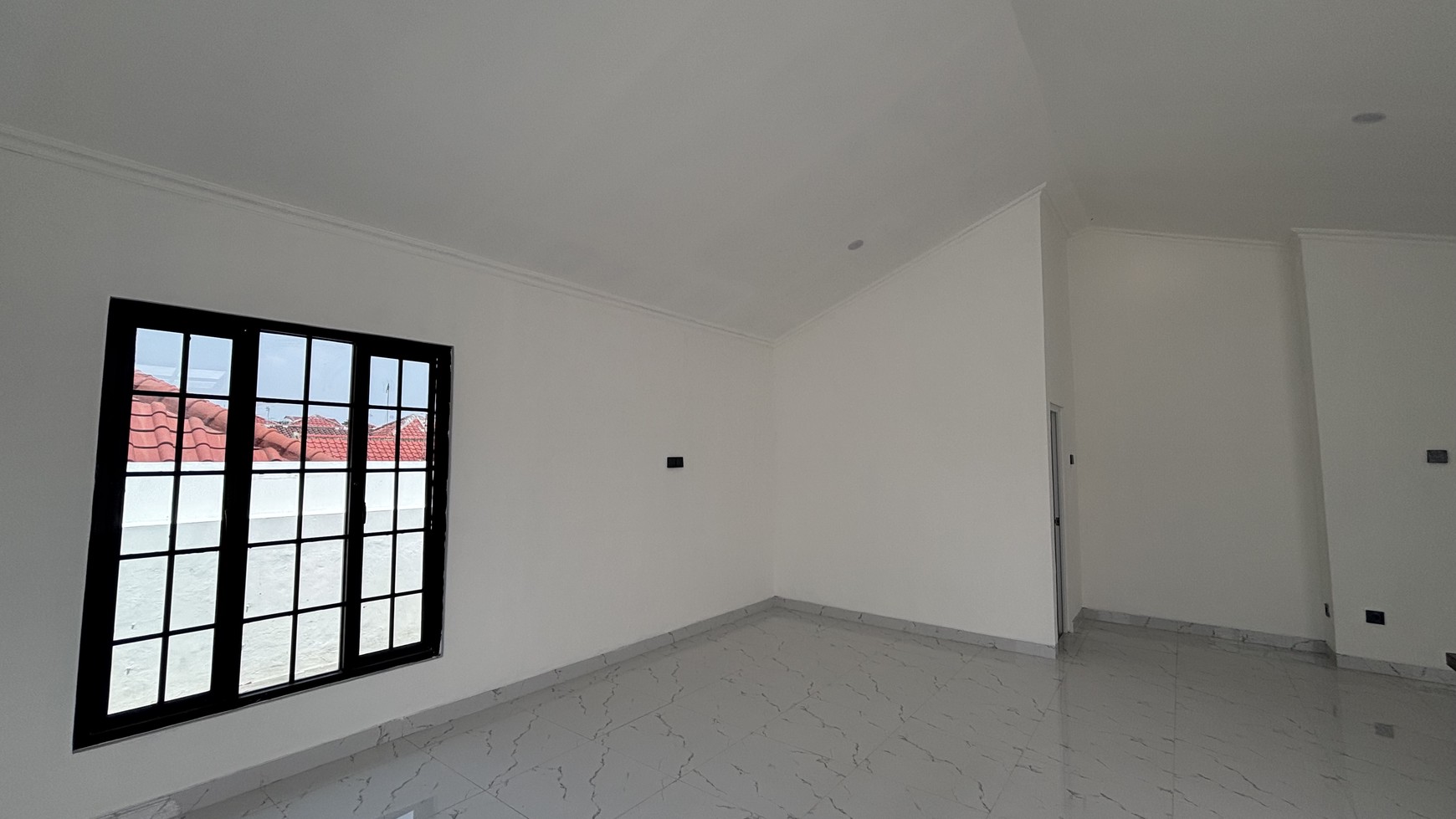 Rumah Kokoh 3 Lantai, Rapi Siap Huni Full Renovasi di Kota Wisata Cibubur