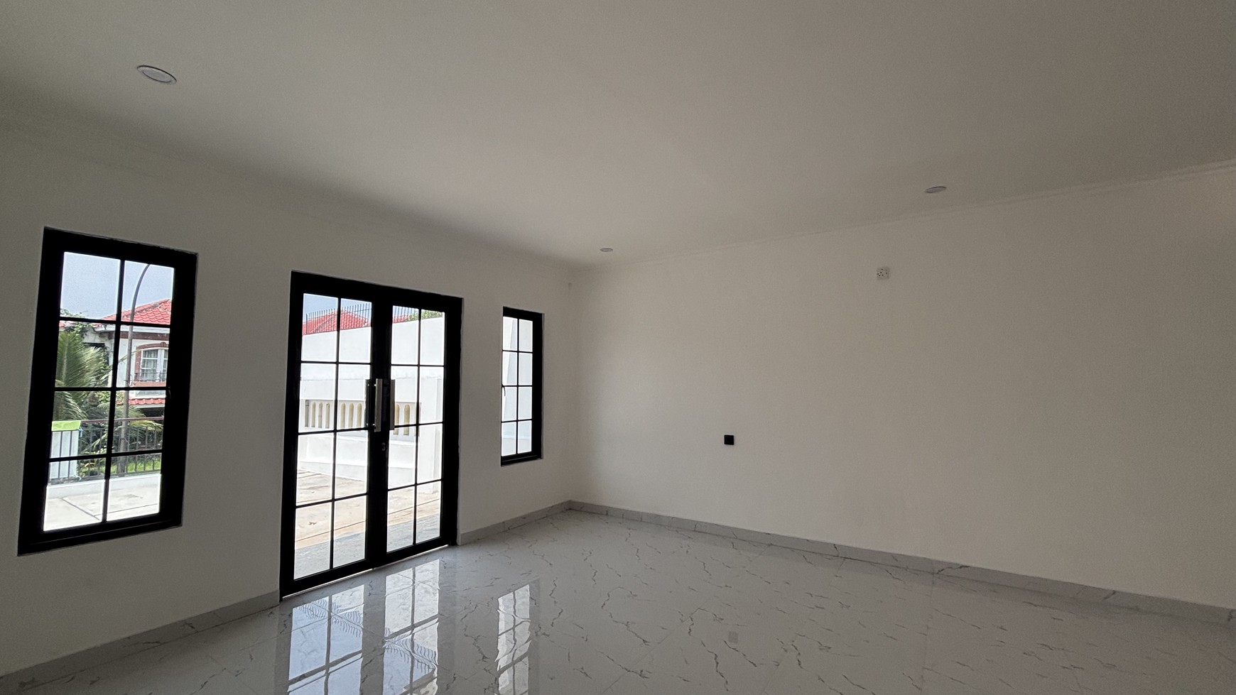 Rumah Kokoh 3 Lantai, Rapi Siap Huni Full Renovasi di Kota Wisata Cibubur