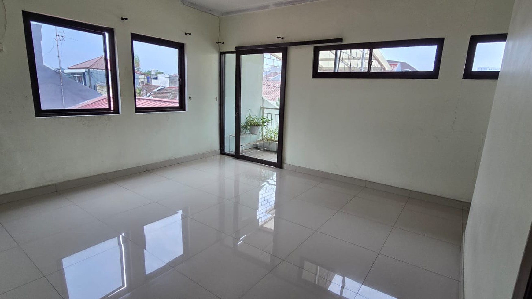 Rumah Nusa Loka BSD City, 2 lantai di Blok depan dekat Pasar Modern BSD
