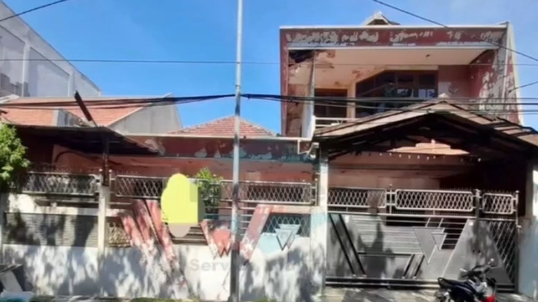 Rumah Luas Dekat Pusat Bisnis Surabaya, Akses Mudah ke Pakuwon Mall & Rumah Sakit
