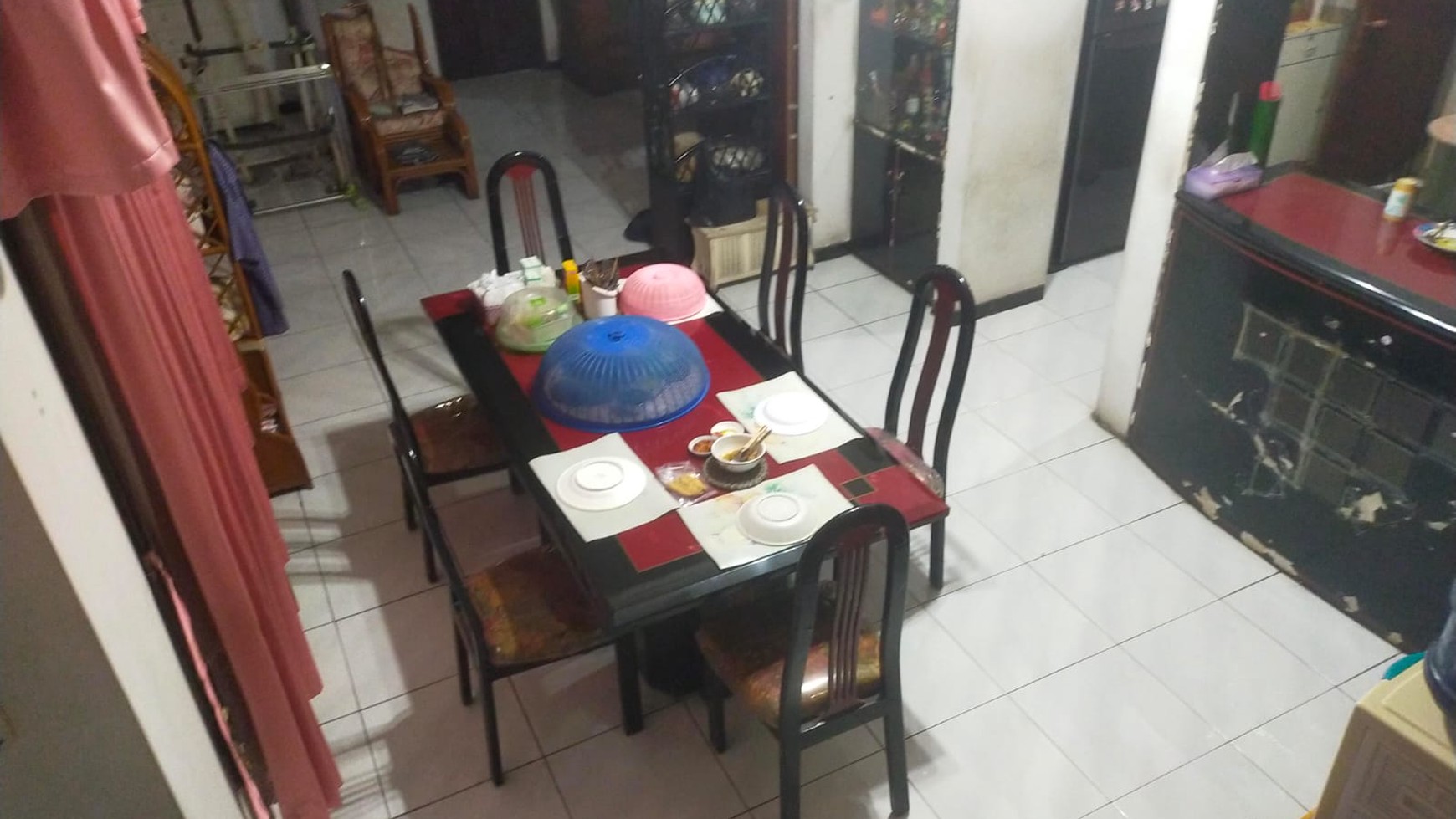 Rumah Luas Dekat Pusat Bisnis Surabaya, Akses Mudah ke Pakuwon Mall & Rumah Sakit