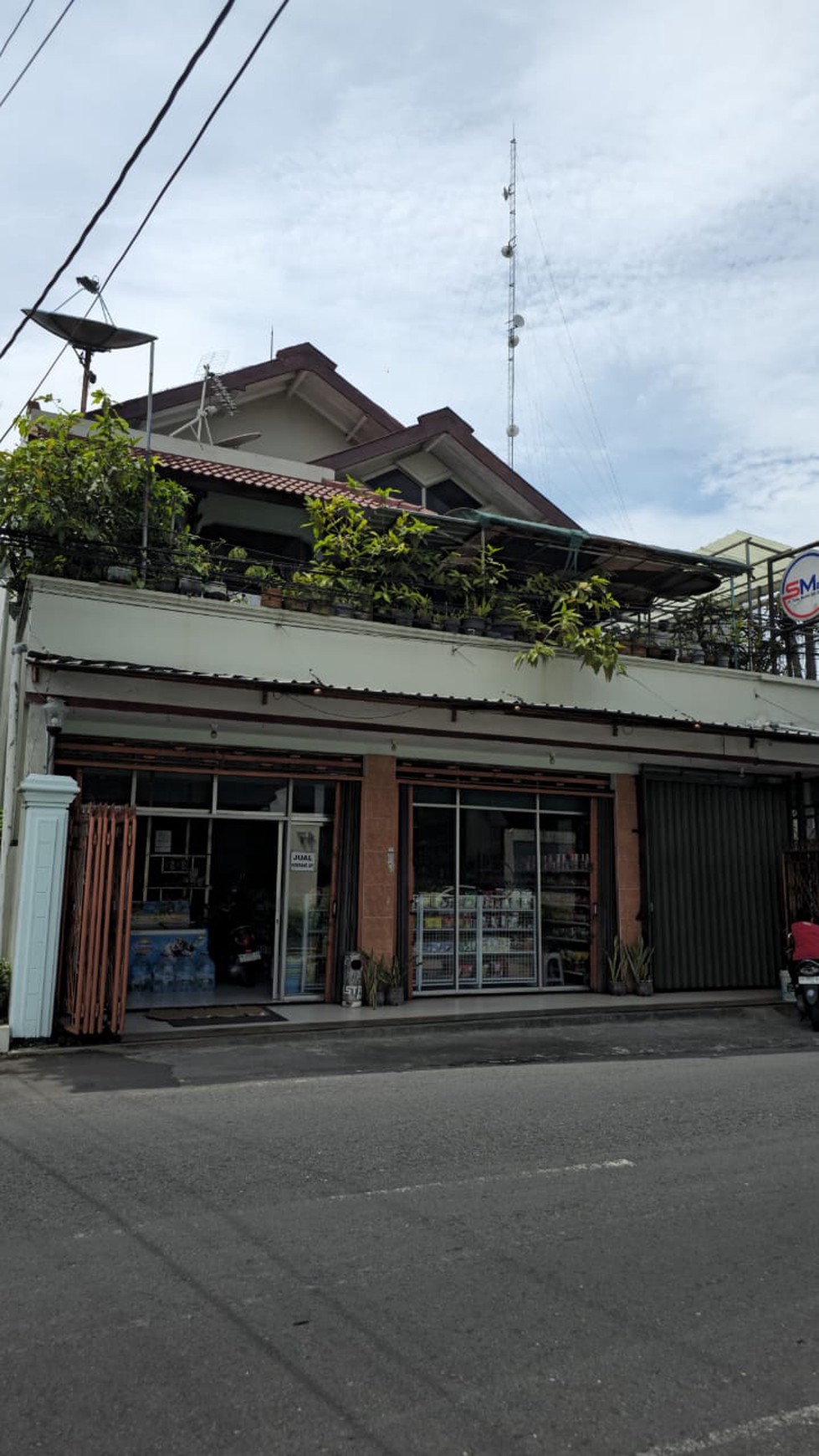 Ruang Usaha/Mini Market 2 Lantai Lokasi Strategis di Daerah Jalan Titi Bumi Godean Sleman