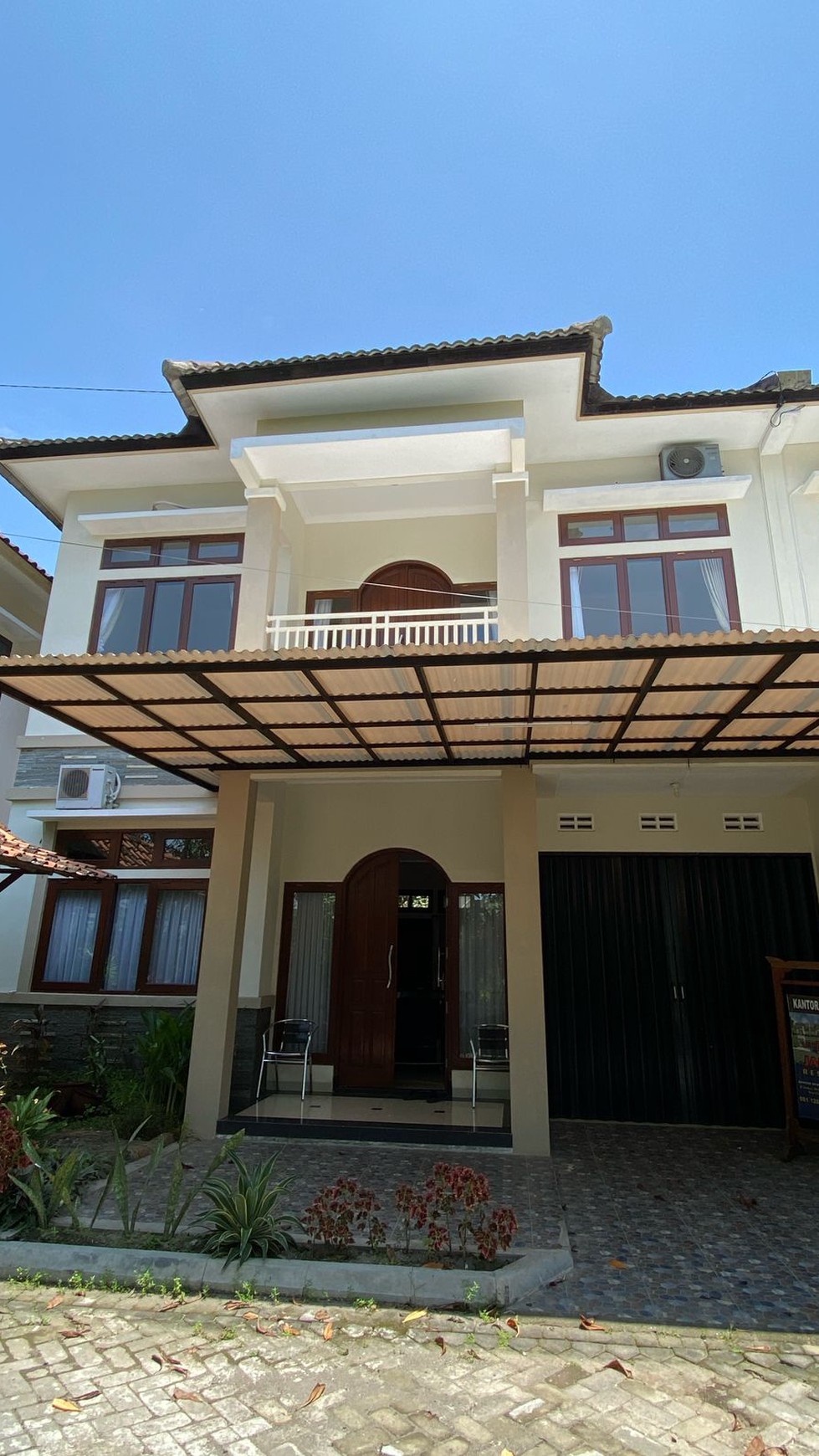 RUMAH TINGGAL 2 LANTAI DALAM PERUM JL JAMBON