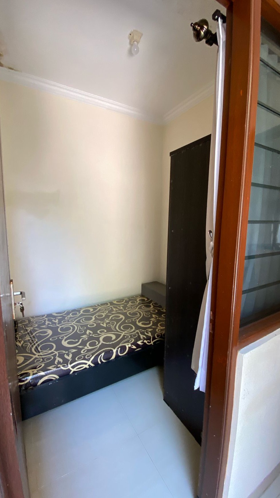RUMAH TINGGAL 2 LANTAI DALAM PERUM JL JAMBON