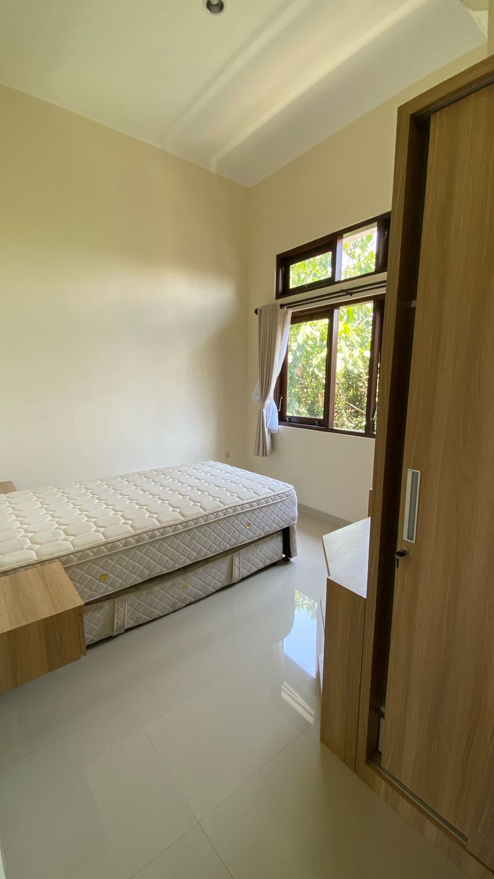 RUMAH TINGGAL 2 LANTAI DALAM PERUM JL JAMBON