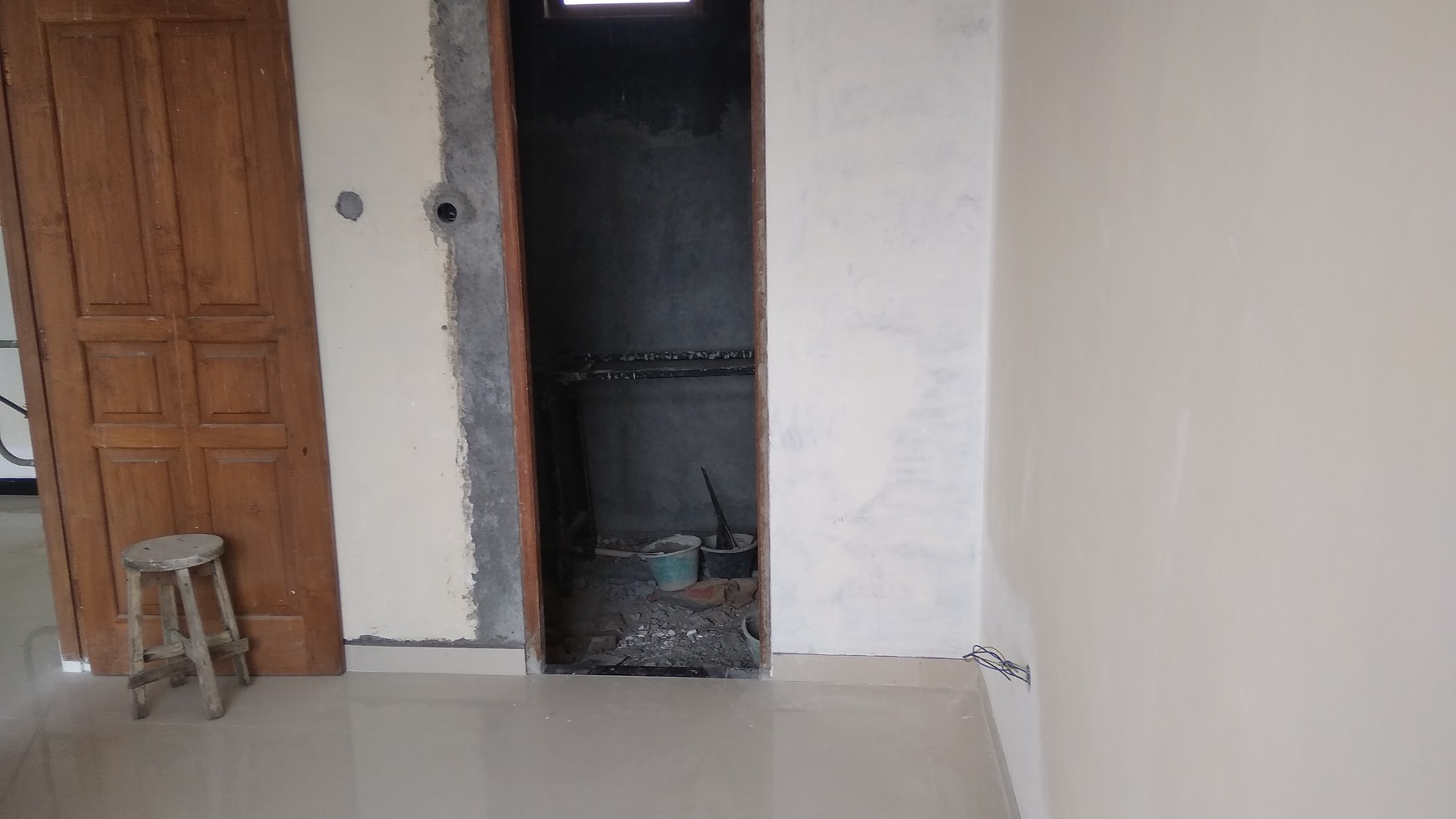 RUMAH TINGGAL 2 LANTAI DALAM PERUM JL JAMBON