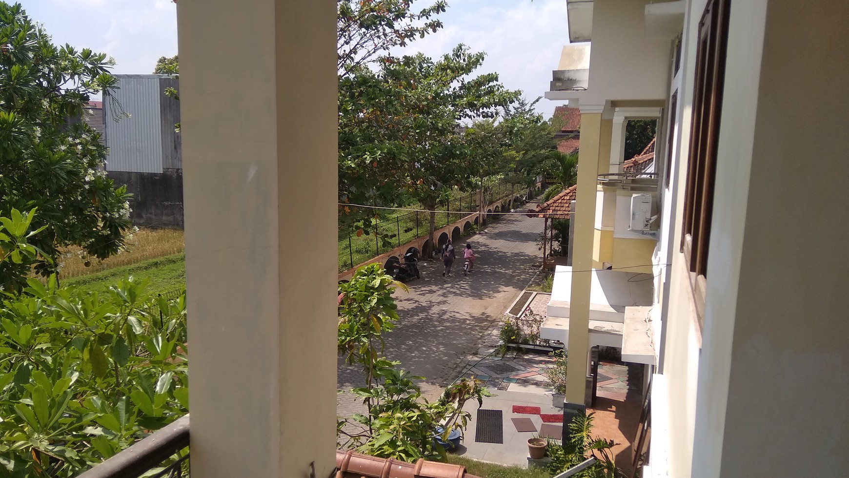 RUMAH TINGGAL 2 LANTAI DALAM PERUM JL JAMBON