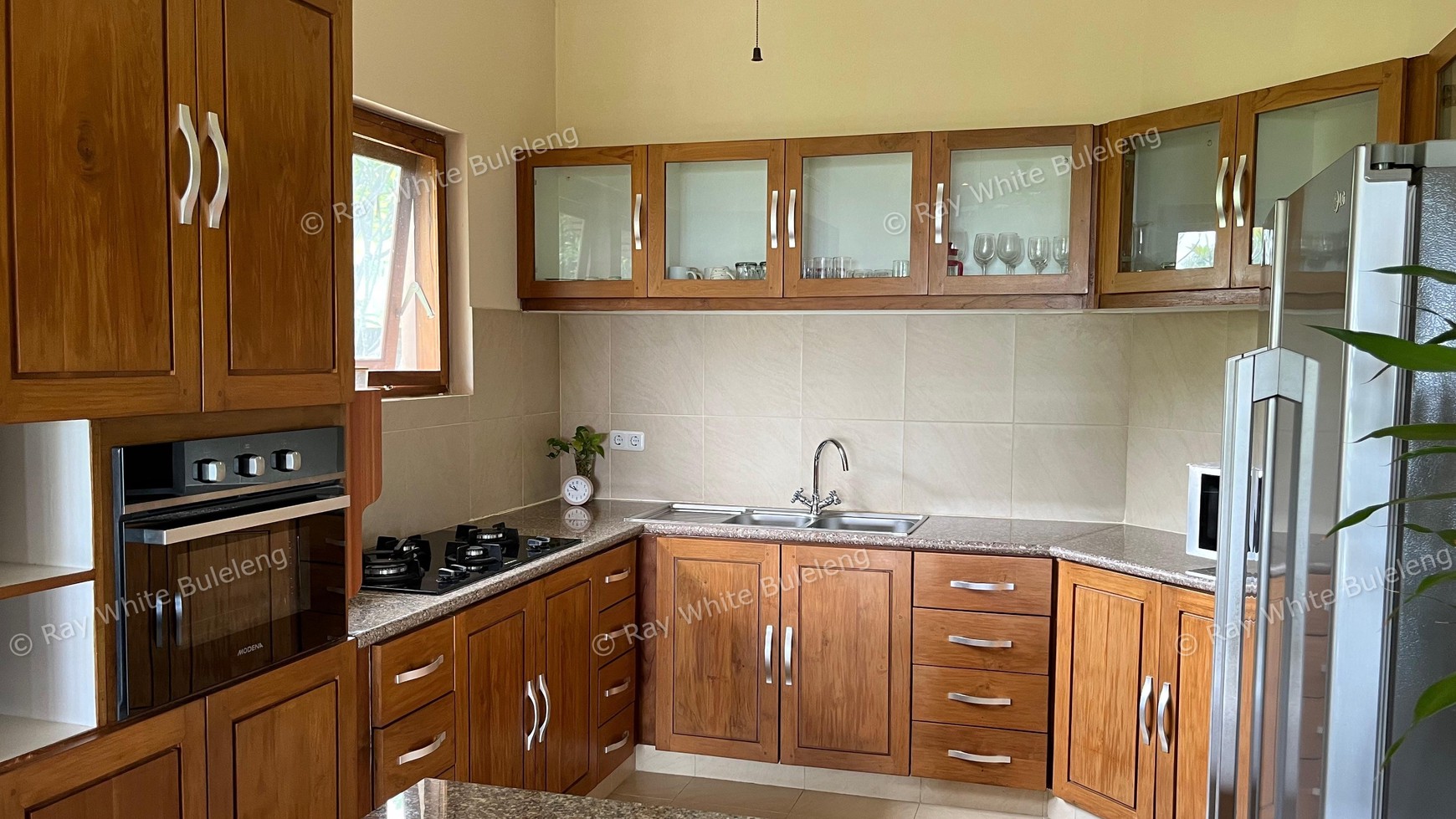 Well-Maintained Villa With Absolute Sea View